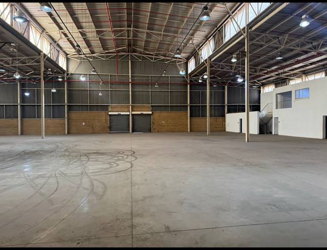 1,780M² WAREHOUSE TO LET IN HERMANSTAD
